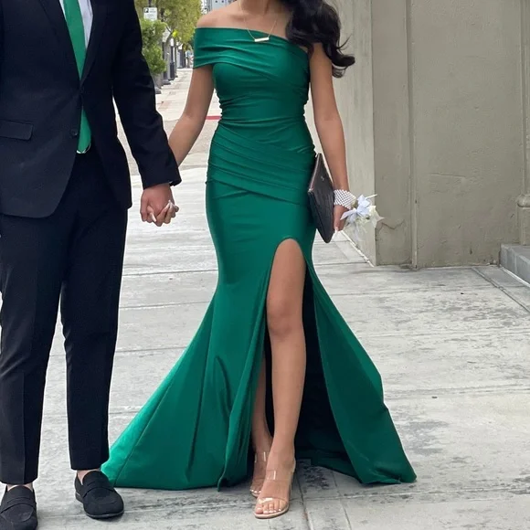 green emerald velvet dress 571 Jessica Angel